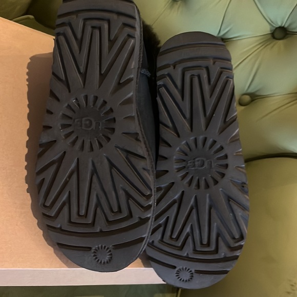 Like new Ugg’s size 5 - Picture 5 of 5